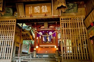 Main inner shrine and Omotodama no Ongaku