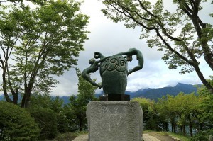 河口湖シンボル像「源泉」